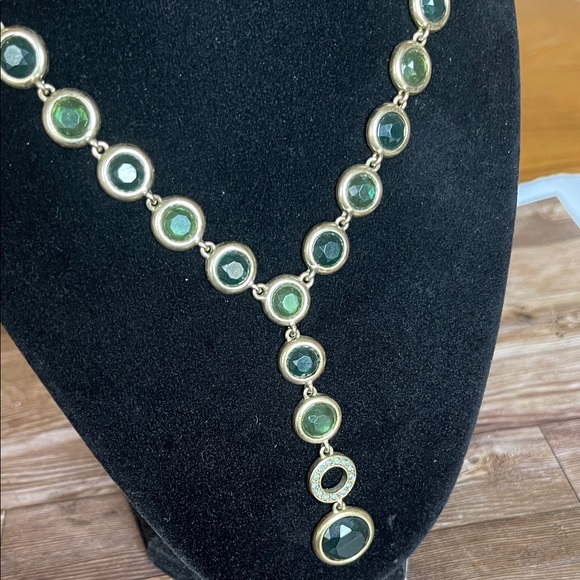Elegant Green and Gold Necklace - Picture 3 of 6